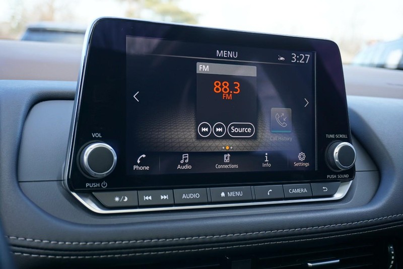 Nissan Rogue Vehicle Full-screen Gallery Image 39