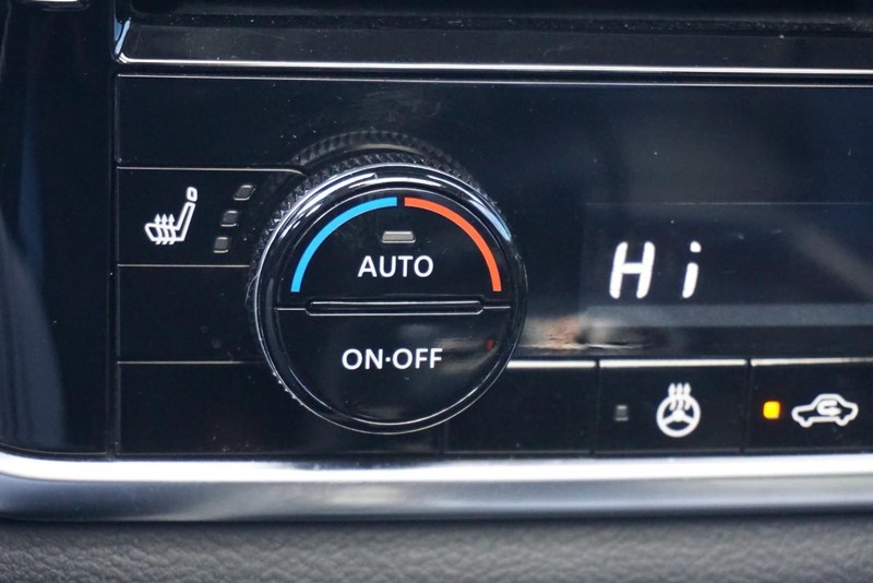 Nissan Rogue Vehicle Full-screen Gallery Image 41