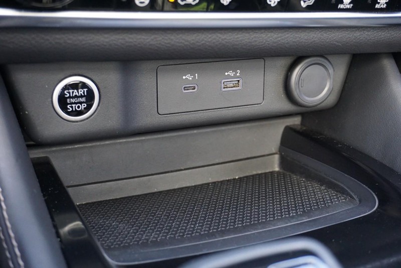 Nissan Rogue Vehicle Full-screen Gallery Image 42