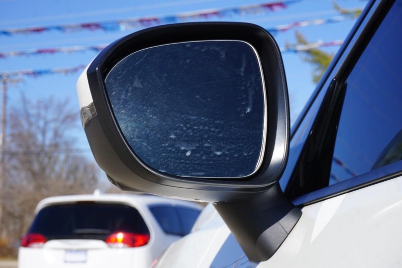 Nissan Rogue Vehicle Full-screen Gallery Image 15