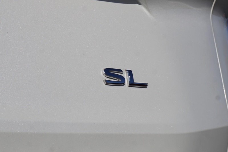 Nissan Rogue Vehicle Full-screen Gallery Image 18