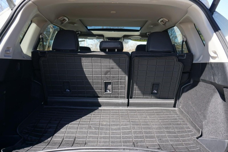 Nissan Rogue Vehicle Full-screen Gallery Image 19