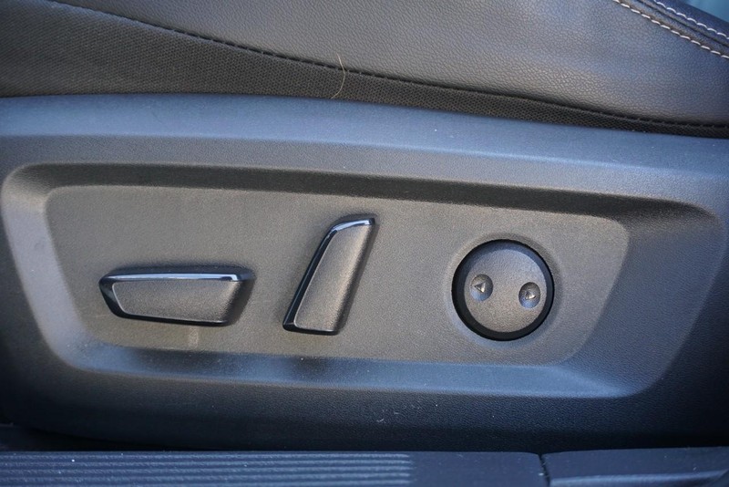 Nissan Rogue Vehicle Full-screen Gallery Image 21