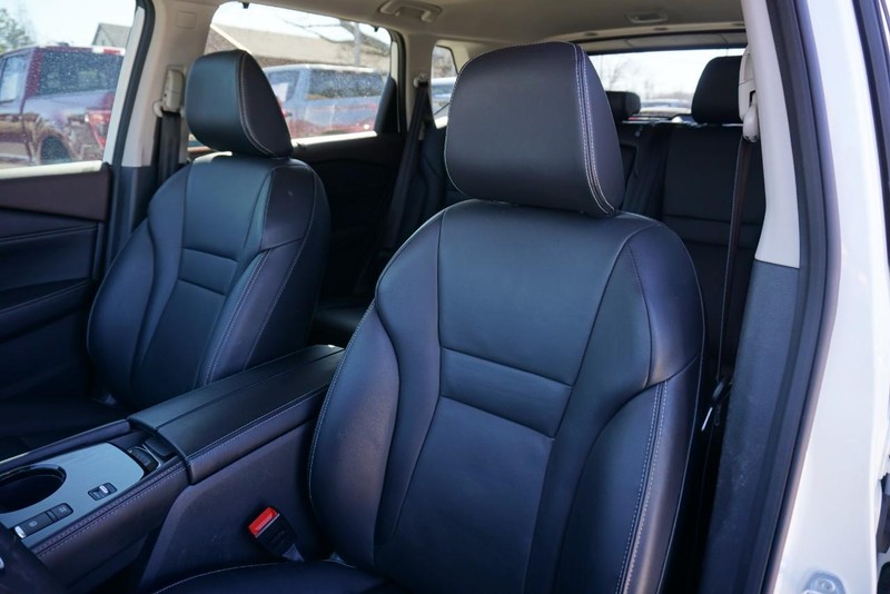 Nissan Rogue Vehicle Full-screen Gallery Image 22