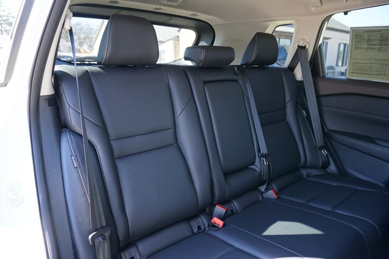 Nissan Rogue Vehicle Full-screen Gallery Image 26