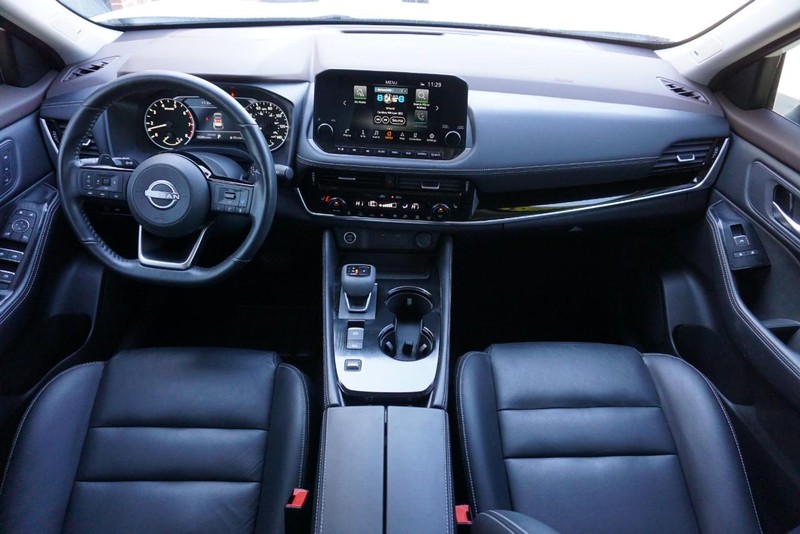 Nissan Rogue Vehicle Full-screen Gallery Image 30