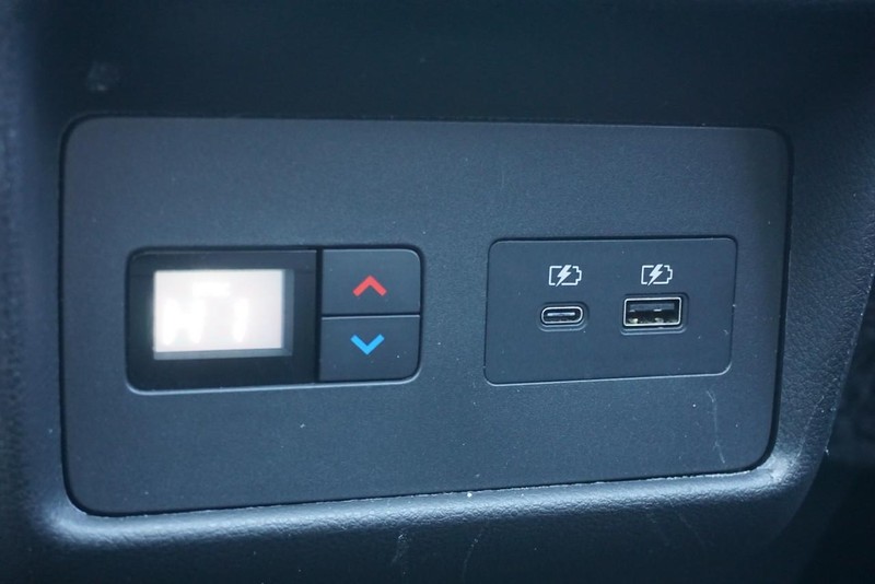 Nissan Rogue Vehicle Full-screen Gallery Image 35