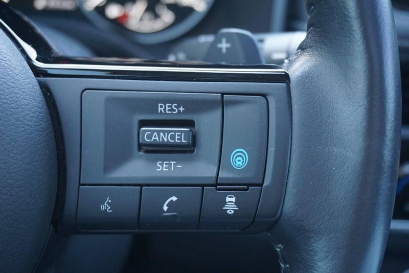 Nissan Rogue Vehicle Full-screen Gallery Image 37