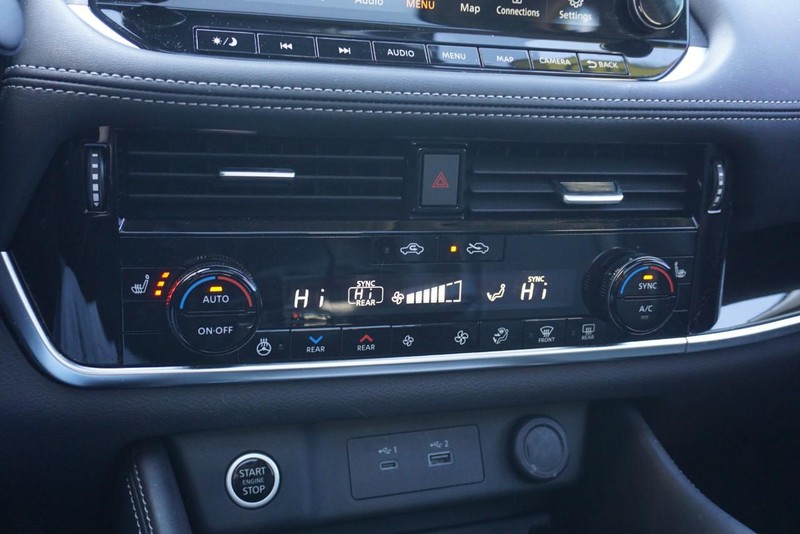 Nissan Rogue Vehicle Full-screen Gallery Image 41