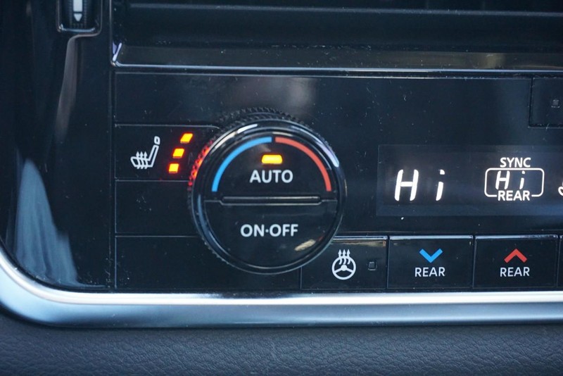 Nissan Rogue Vehicle Full-screen Gallery Image 42