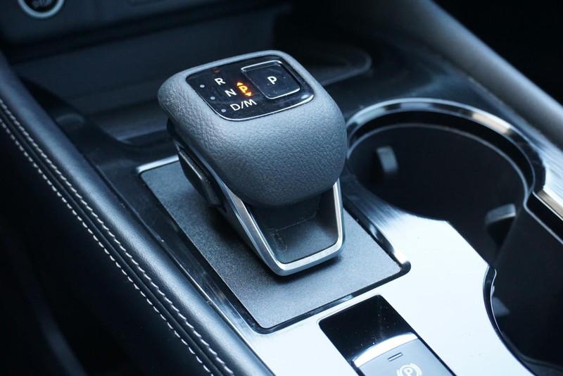 Nissan Rogue Vehicle Full-screen Gallery Image 44