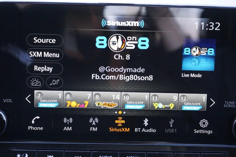 Nissan Rogue Vehicle Full-screen Gallery Image 49