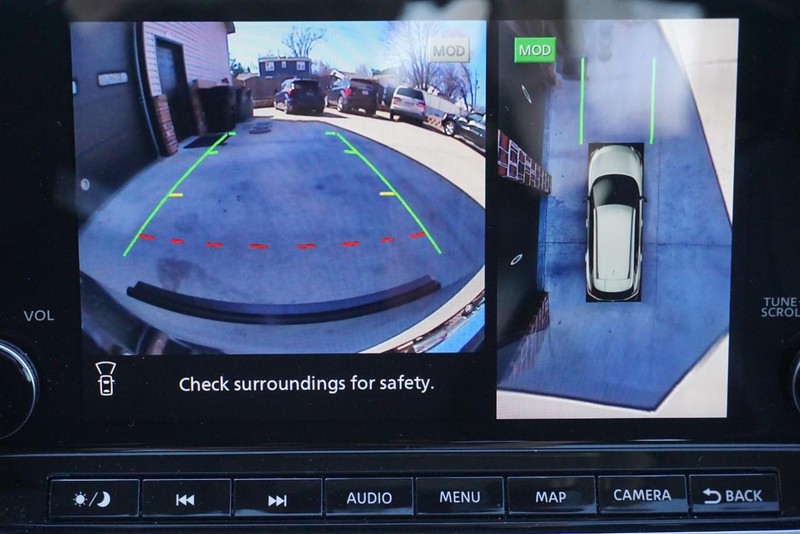 Nissan Rogue Vehicle Full-screen Gallery Image 50