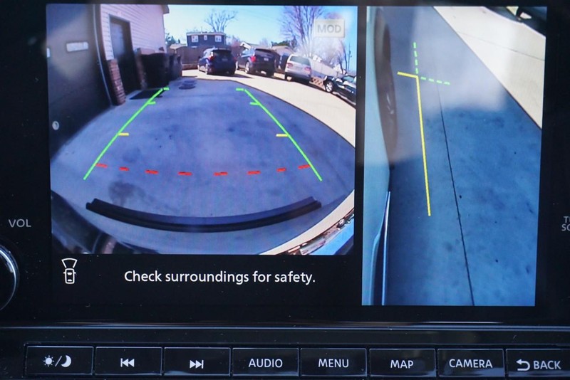 Nissan Rogue Vehicle Full-screen Gallery Image 51