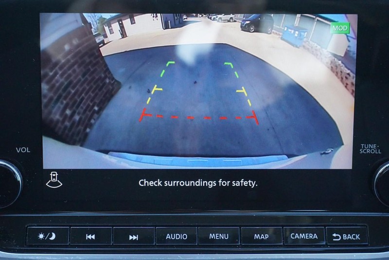 Nissan Rogue Vehicle Full-screen Gallery Image 52