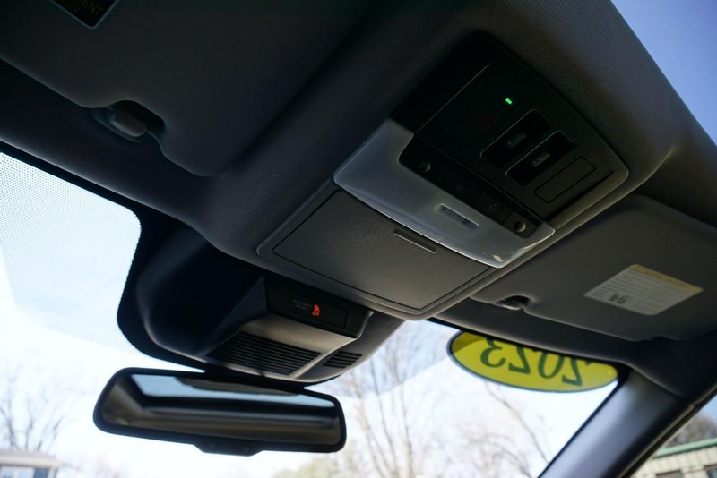 Nissan Rogue Vehicle Full-screen Gallery Image 53