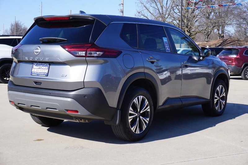 Nissan Rogue Vehicle Full-screen Gallery Image 03