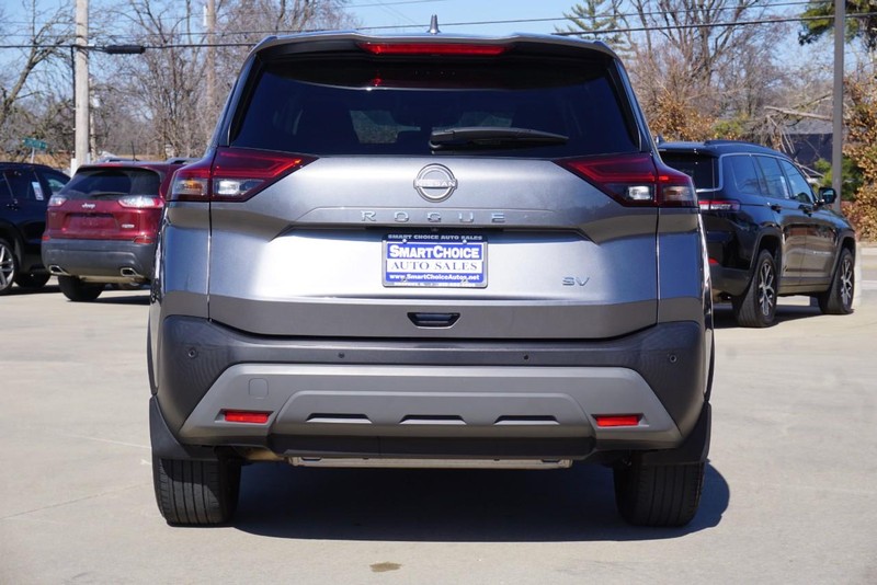 Nissan Rogue Vehicle Full-screen Gallery Image 04