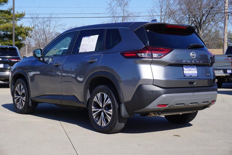 Nissan Rogue Vehicle Full-screen Gallery Image 05