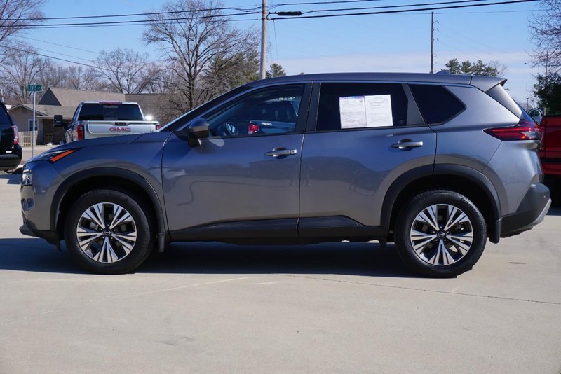 Nissan Rogue Vehicle Full-screen Gallery Image 06