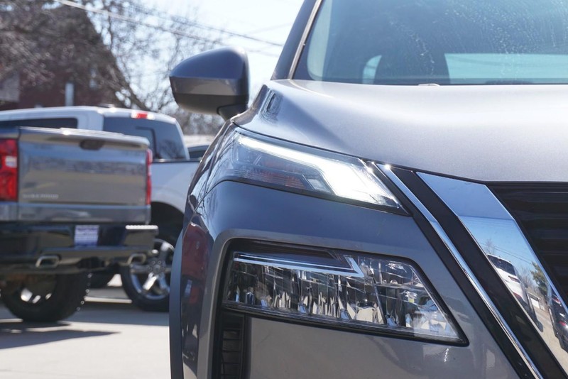 Nissan Rogue Vehicle Full-screen Gallery Image 09