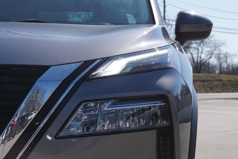 Nissan Rogue Vehicle Full-screen Gallery Image 10