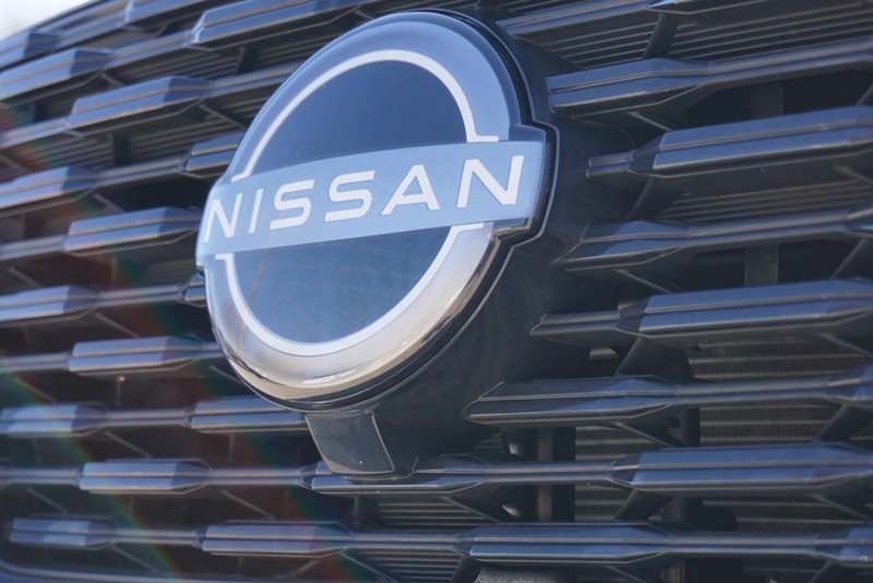 Nissan Rogue Vehicle Full-screen Gallery Image 11