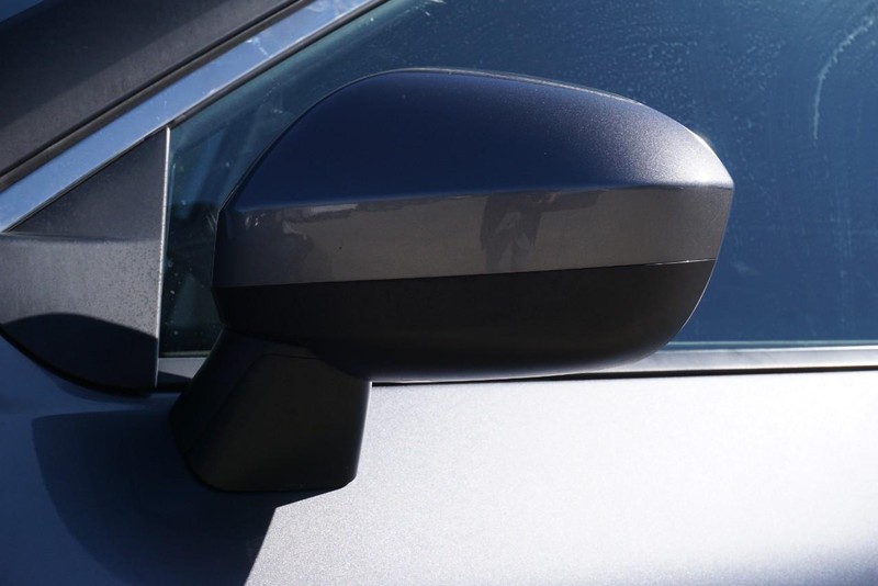 Nissan Rogue Vehicle Full-screen Gallery Image 12