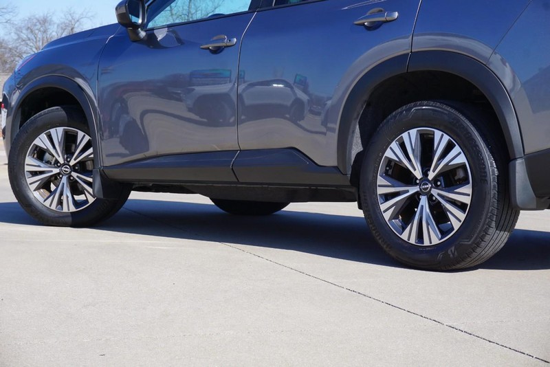 Nissan Rogue Vehicle Full-screen Gallery Image 13