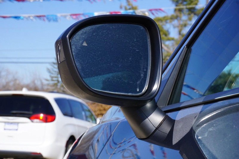 Nissan Rogue Vehicle Full-screen Gallery Image 15