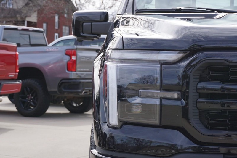 Ford F-150 Vehicle Full-screen Gallery Image 09