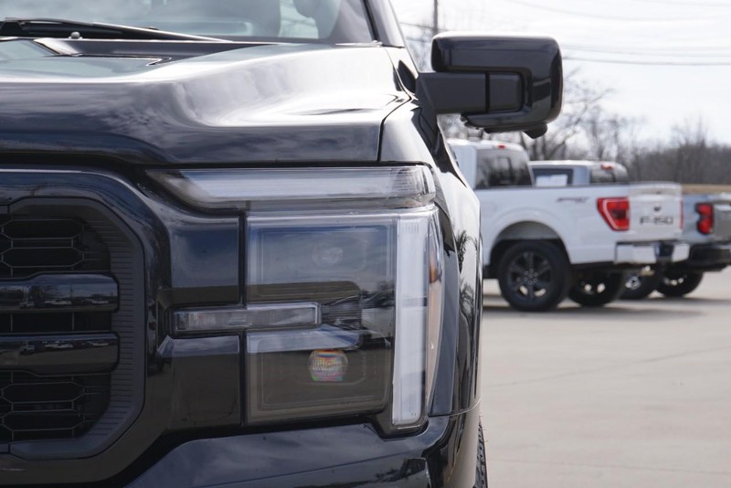 Ford F-150 Vehicle Full-screen Gallery Image 10