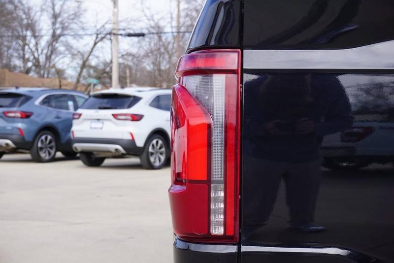 Ford F-150 Vehicle Full-screen Gallery Image 20