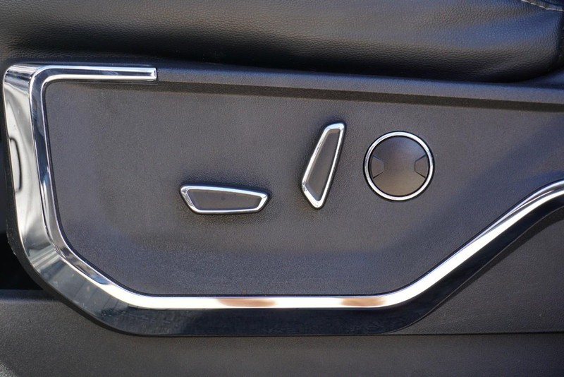 Ford F-150 Vehicle Full-screen Gallery Image 27