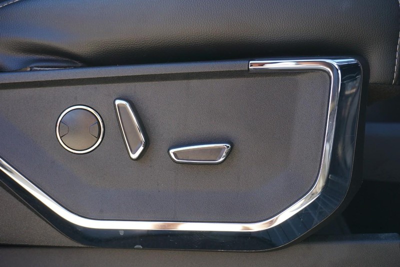 Ford F-150 Vehicle Full-screen Gallery Image 34