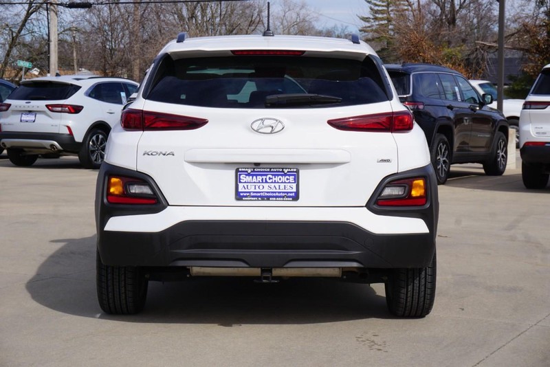 Hyundai Kona Vehicle Full-screen Gallery Image 04