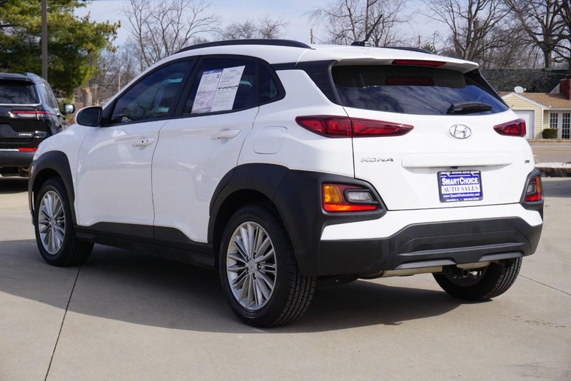 Hyundai Kona Vehicle Full-screen Gallery Image 05