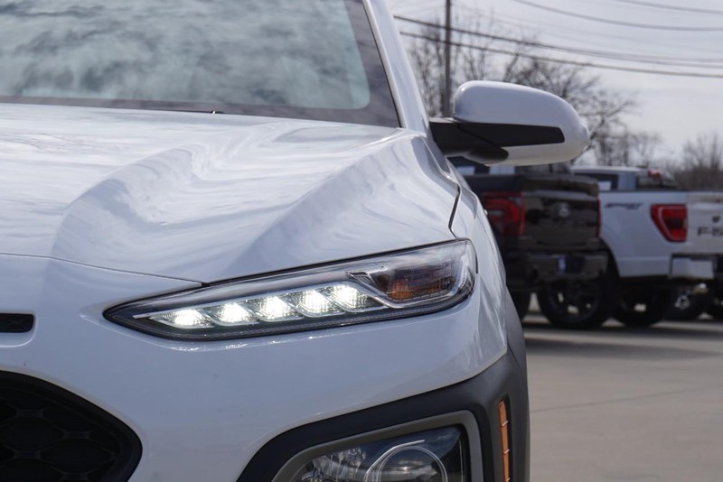 Hyundai Kona Vehicle Full-screen Gallery Image 10