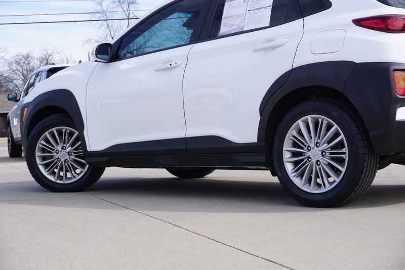 Hyundai Kona Vehicle Full-screen Gallery Image 13