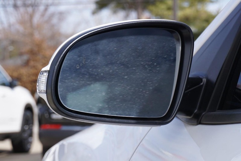 Hyundai Kona Vehicle Full-screen Gallery Image 15