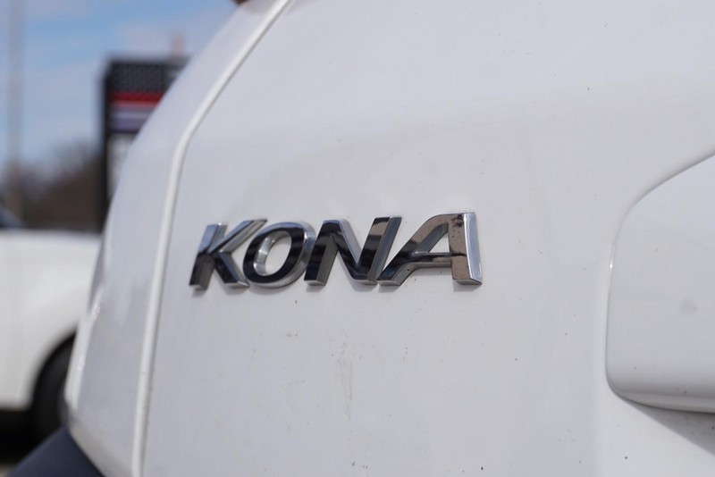 Hyundai Kona Vehicle Full-screen Gallery Image 18