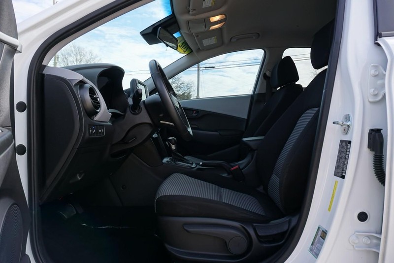 Hyundai Kona Vehicle Full-screen Gallery Image 21