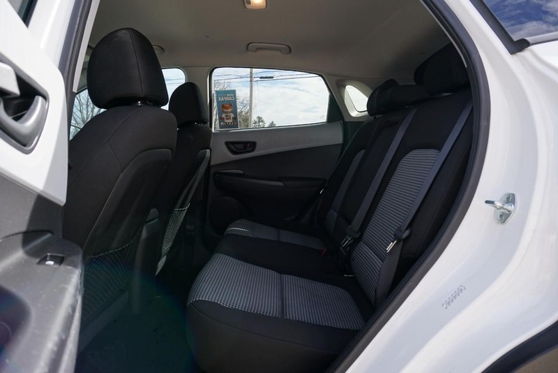 Hyundai Kona Vehicle Full-screen Gallery Image 23