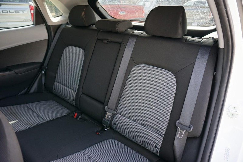 Hyundai Kona Vehicle Full-screen Gallery Image 24