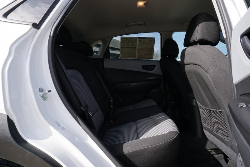 Hyundai Kona Vehicle Full-screen Gallery Image 25