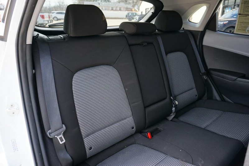 Hyundai Kona Vehicle Full-screen Gallery Image 26