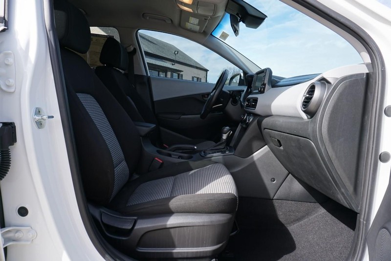 Hyundai Kona Vehicle Full-screen Gallery Image 27