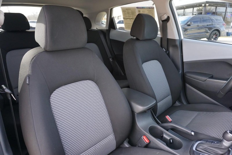 Hyundai Kona Vehicle Full-screen Gallery Image 28