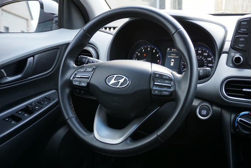 Hyundai Kona Vehicle Full-screen Gallery Image 30