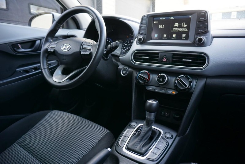 Hyundai Kona Vehicle Full-screen Gallery Image 32